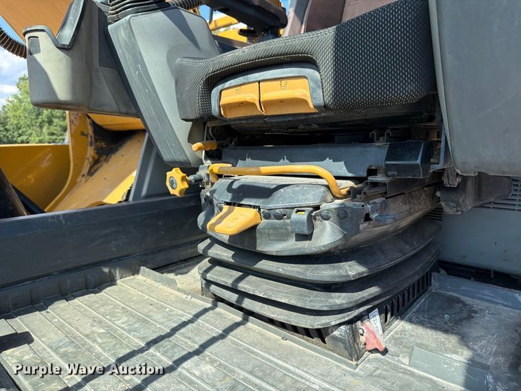 image for item YA4705 2019 Caterpillar 320 excavator
