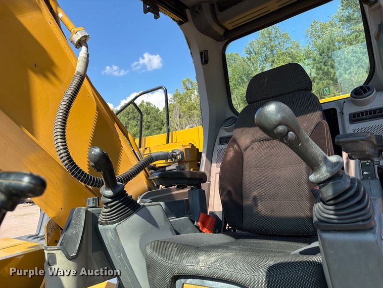 image for item YA4705 2019 Caterpillar 320 excavator