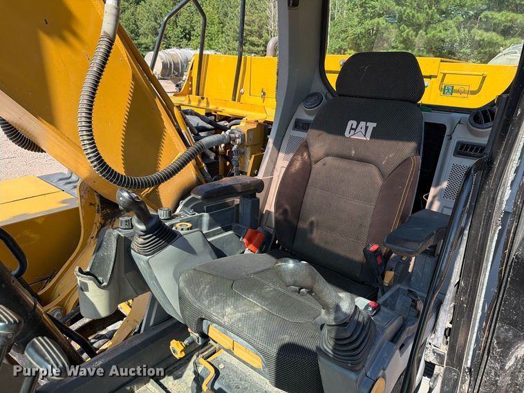 image for item YA4705 2019 Caterpillar 320 excavator