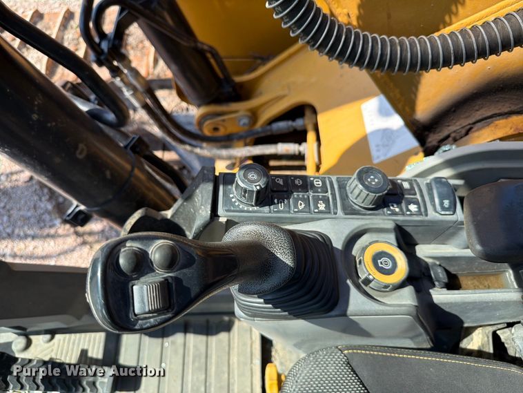 image for item YA4705 2019 Caterpillar 320 excavator