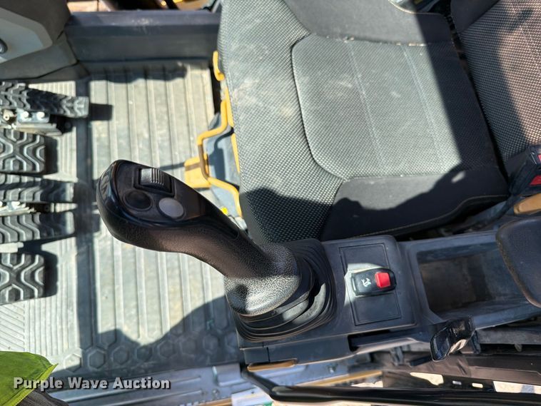 image for item YA4705 2019 Caterpillar 320 excavator