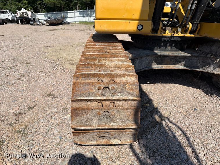 image for item YA4705 2019 Caterpillar 320 excavator