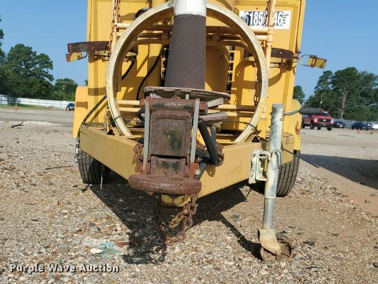 image for item YA4829 1998 Fenex F-101 KP manhole support trailer