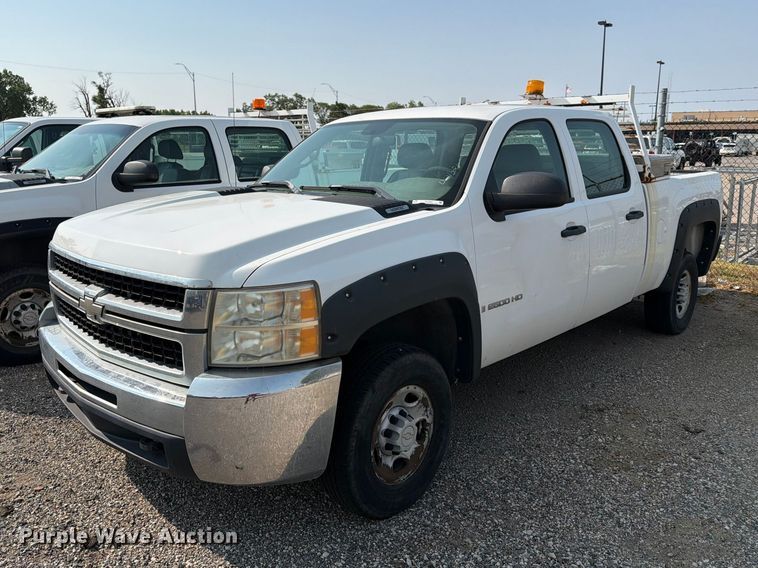 2007 Chevrolet Silverado 2500HD Crew Cab pickup truck