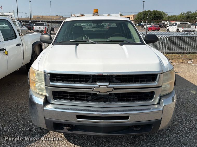 image for item EX4060 2007 Chevrolet Silverado 2500HD Crew Cab pickup truck
