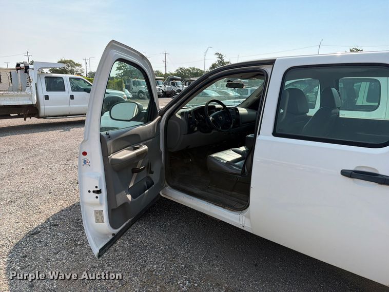 image for item EX4060 2007 Chevrolet Silverado 2500HD Crew Cab pickup truck