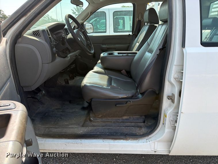image for item EX4060 2007 Chevrolet Silverado 2500HD Crew Cab pickup truck