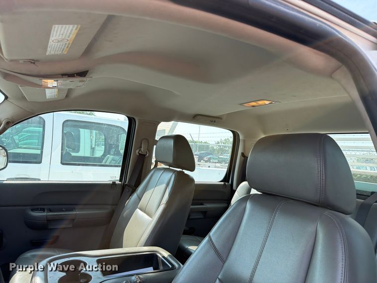 image for item EX4060 2007 Chevrolet Silverado 2500HD Crew Cab pickup truck