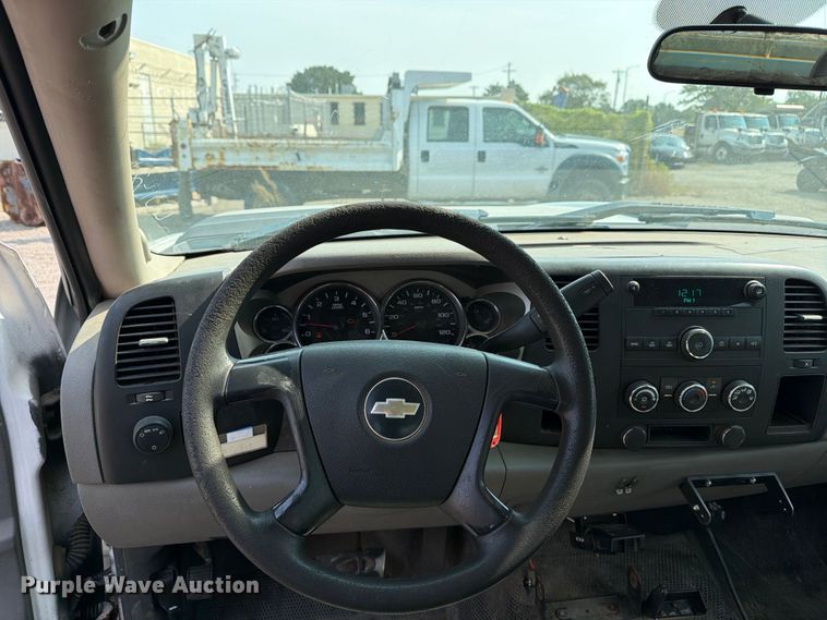 image for item EX4060 2007 Chevrolet Silverado 2500HD Crew Cab pickup truck