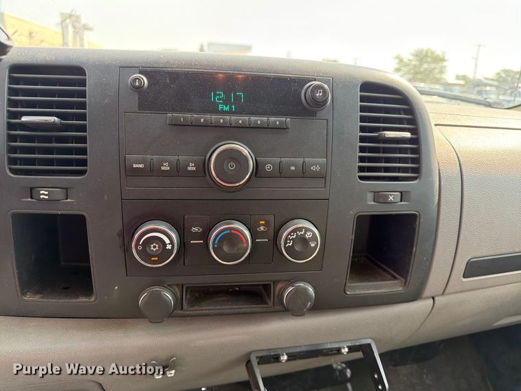 image for item EX4060 2007 Chevrolet Silverado 2500HD Crew Cab pickup truck