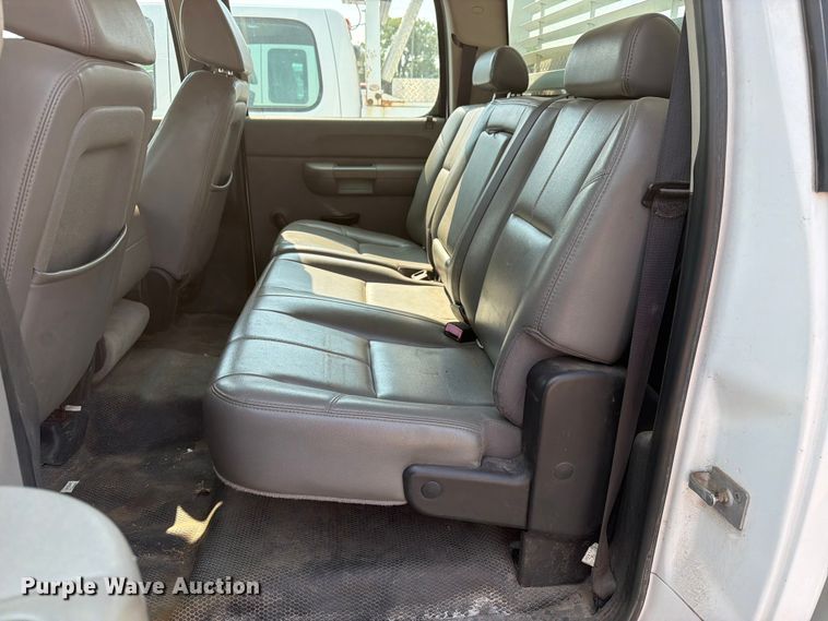 image for item EX4060 2007 Chevrolet Silverado 2500HD Crew Cab pickup truck