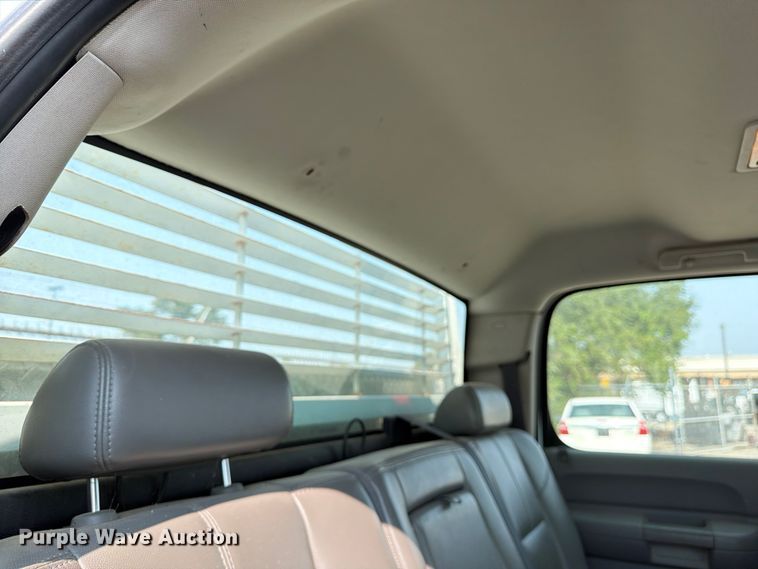 image for item EX4060 2007 Chevrolet Silverado 2500HD Crew Cab pickup truck