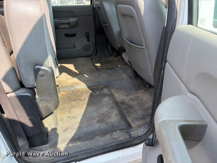 image for item EX4060 2007 Chevrolet Silverado 2500HD Crew Cab pickup truck