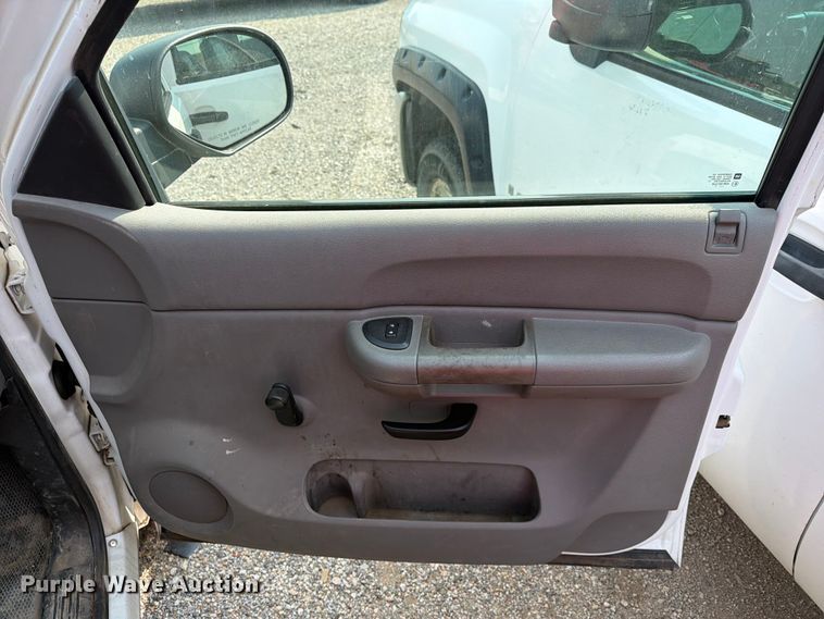 image for item EX4060 2007 Chevrolet Silverado 2500HD Crew Cab pickup truck