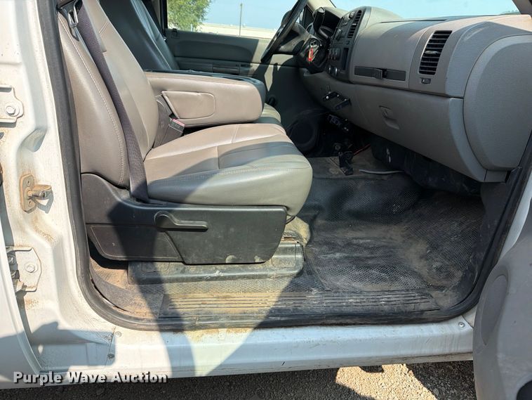 image for item EX4060 2007 Chevrolet Silverado 2500HD Crew Cab pickup truck