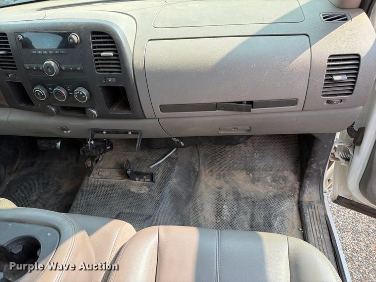 image for item EX4060 2007 Chevrolet Silverado 2500HD Crew Cab pickup truck