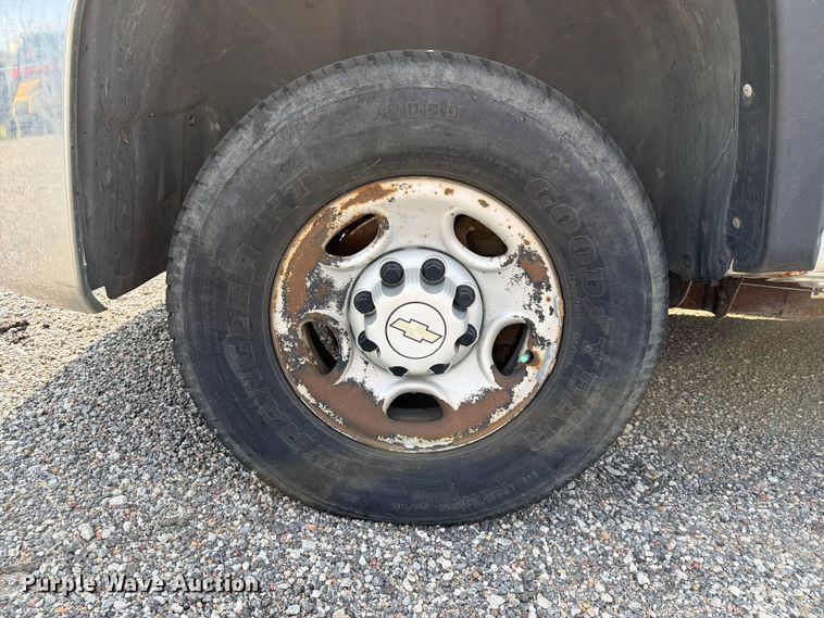 image for item EX4060 2007 Chevrolet Silverado 2500HD Crew Cab pickup truck