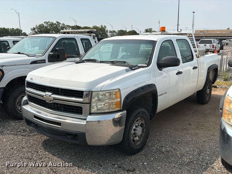2007 Chevrolet Silverado 2500HD Crew Cab pickup truck