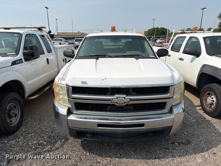 image for item EX4061 2007 Chevrolet Silverado 2500HD Crew Cab pickup truck