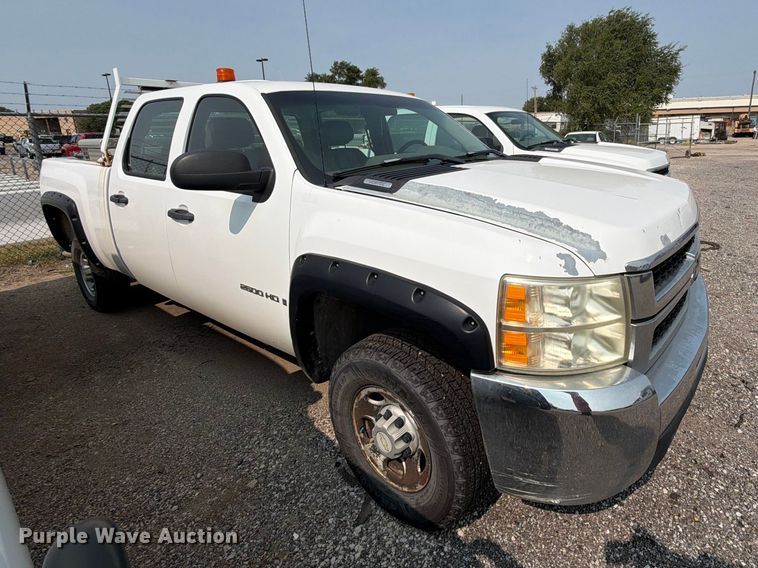image for item EX4061 2007 Chevrolet Silverado 2500HD Crew Cab pickup truck