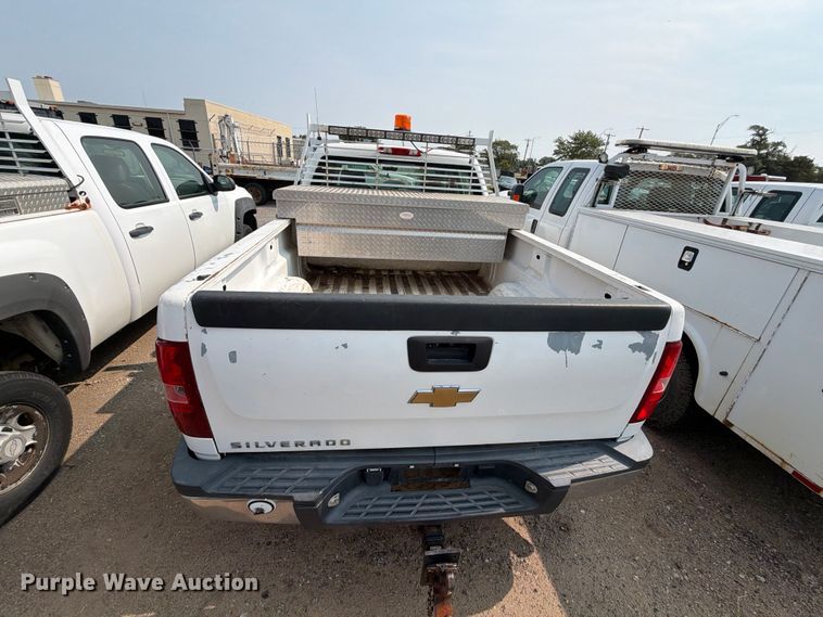 image for item EX4061 2007 Chevrolet Silverado 2500HD Crew Cab pickup truck