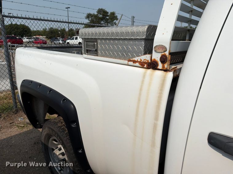 image for item EX4061 2007 Chevrolet Silverado 2500HD Crew Cab pickup truck