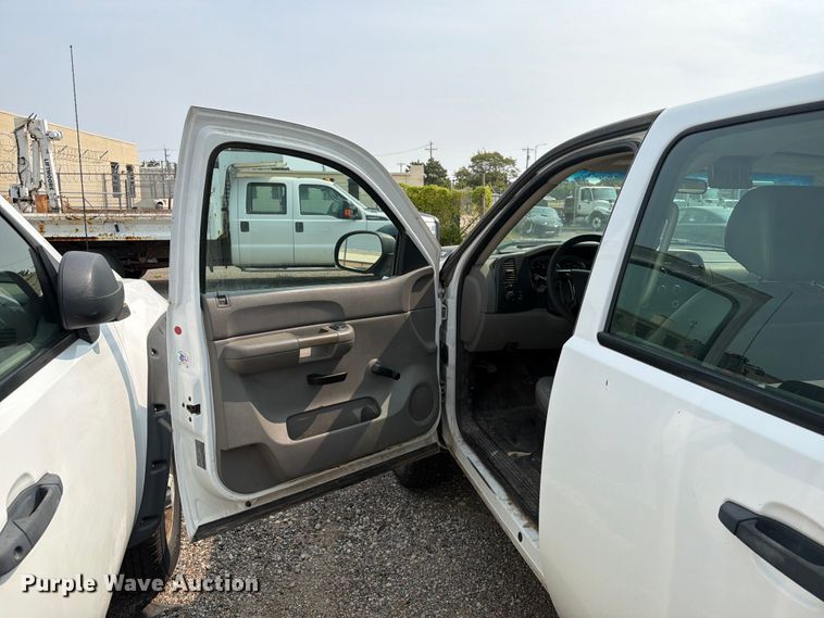 image for item EX4061 2007 Chevrolet Silverado 2500HD Crew Cab pickup truck
