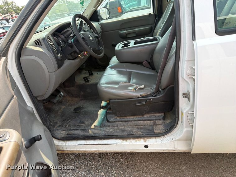 image for item EX4061 2007 Chevrolet Silverado 2500HD Crew Cab pickup truck