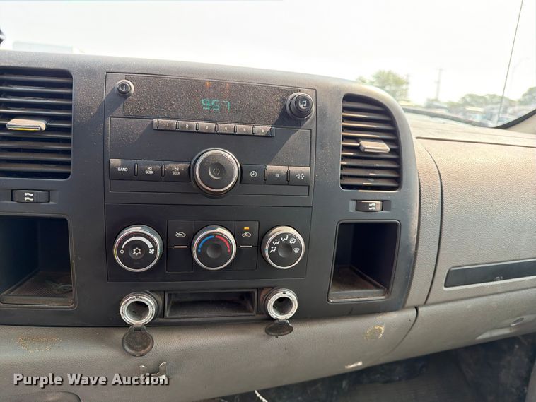 image for item EX4061 2007 Chevrolet Silverado 2500HD Crew Cab pickup truck