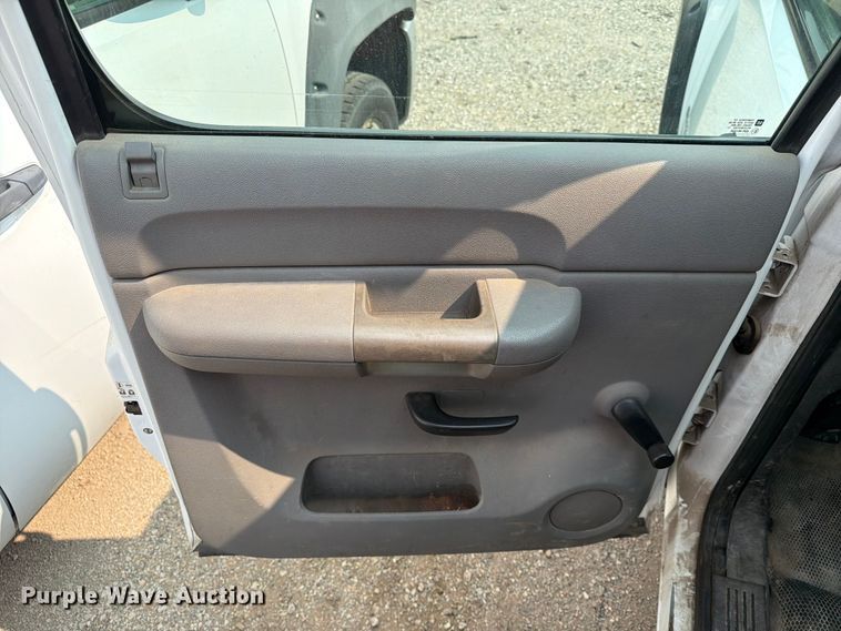 image for item EX4061 2007 Chevrolet Silverado 2500HD Crew Cab pickup truck