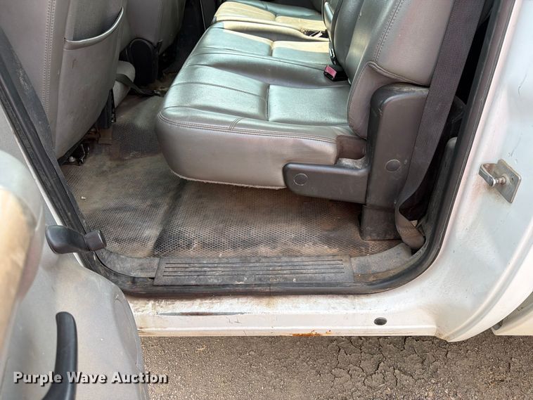 image for item EX4061 2007 Chevrolet Silverado 2500HD Crew Cab pickup truck