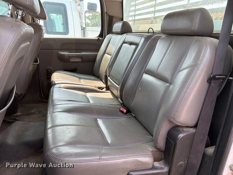 image for item EX4061 2007 Chevrolet Silverado 2500HD Crew Cab pickup truck