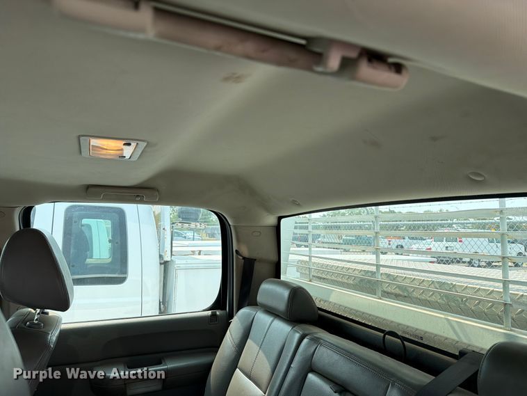 image for item EX4061 2007 Chevrolet Silverado 2500HD Crew Cab pickup truck