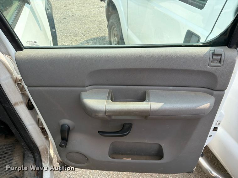 image for item EX4061 2007 Chevrolet Silverado 2500HD Crew Cab pickup truck