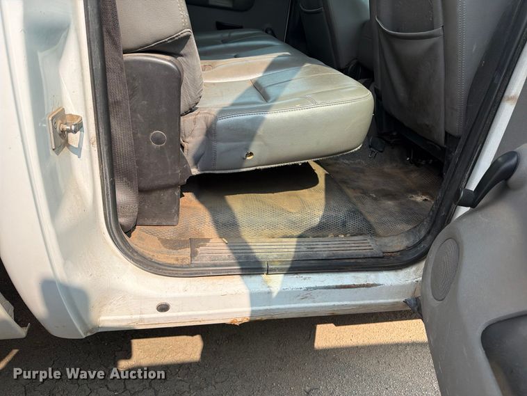 image for item EX4061 2007 Chevrolet Silverado 2500HD Crew Cab pickup truck
