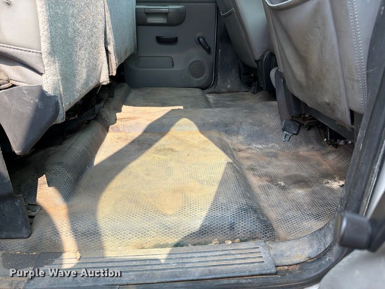 image for item EX4061 2007 Chevrolet Silverado 2500HD Crew Cab pickup truck