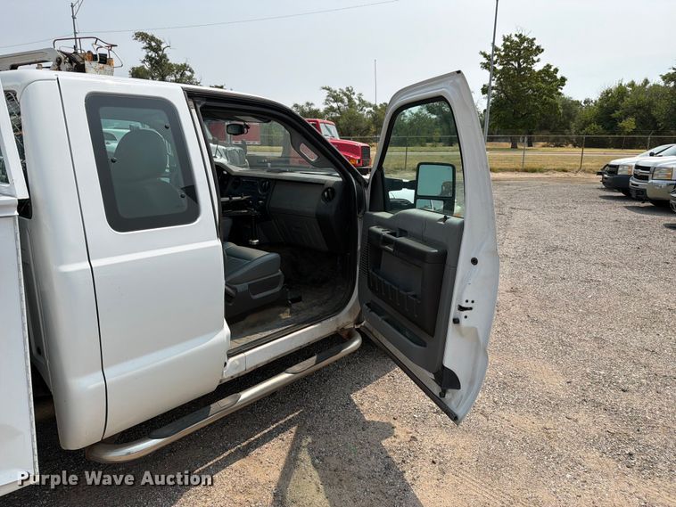 image for item EX4063 2015 Ford F250 Super Duty Ext. Cab utility bed pickup truck