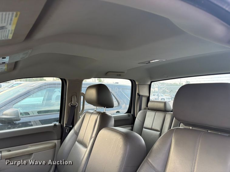 image for item EX4071 2011 Chevrolet Silverado 1500 Crew Cab pickup truck
