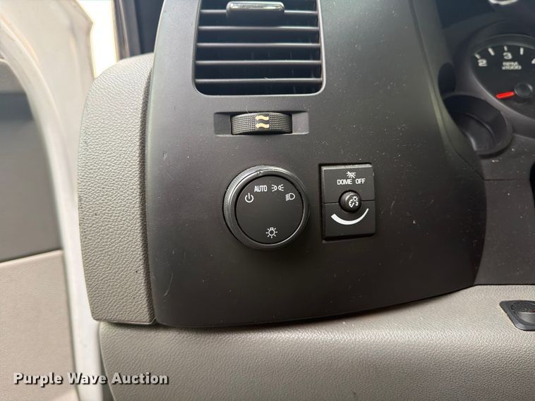 image for item EX4071 2011 Chevrolet Silverado 1500 Crew Cab pickup truck