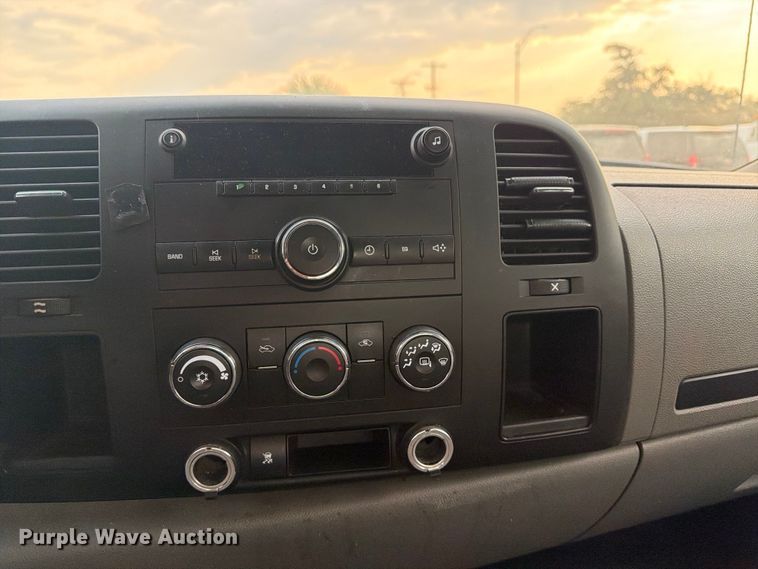 image for item EX4071 2011 Chevrolet Silverado 1500 Crew Cab pickup truck