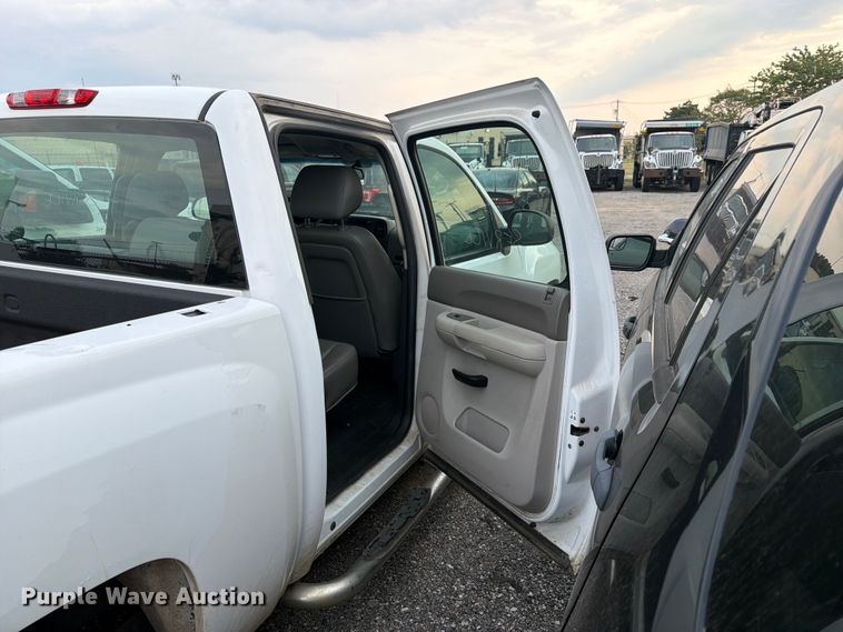 image for item EX4071 2011 Chevrolet Silverado 1500 Crew Cab pickup truck