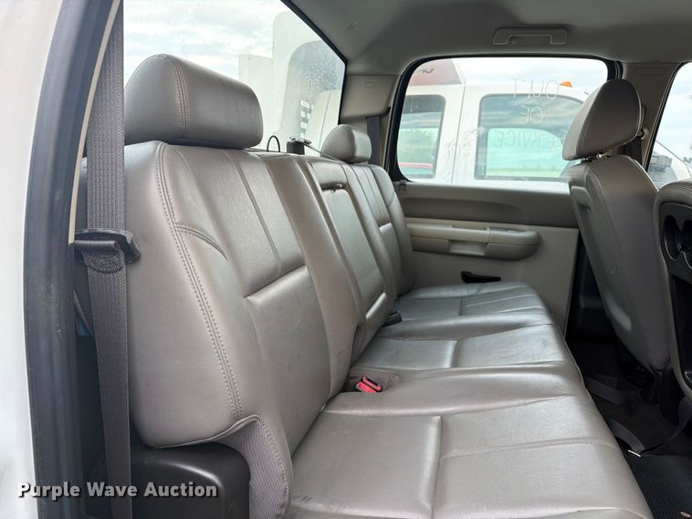 image for item EX4071 2011 Chevrolet Silverado 1500 Crew Cab pickup truck
