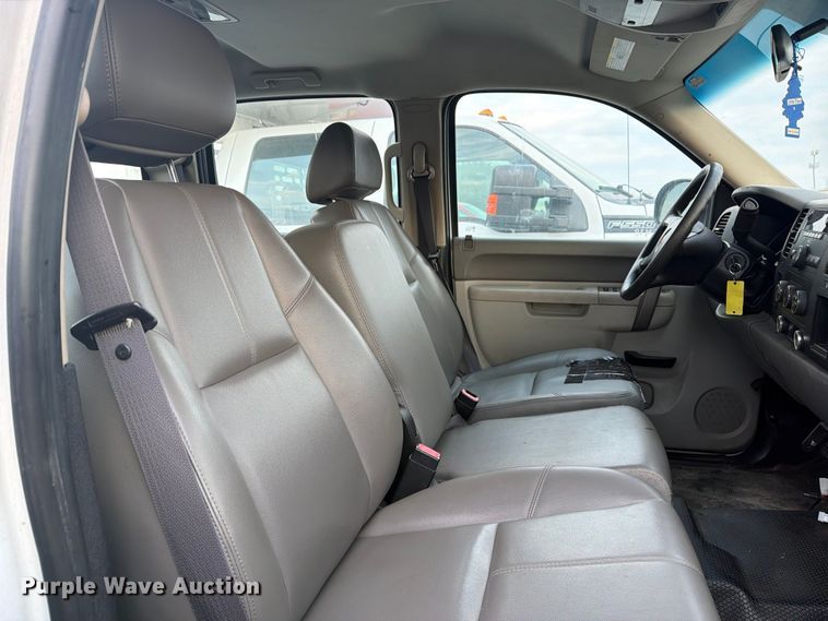 image for item EX4071 2011 Chevrolet Silverado 1500 Crew Cab pickup truck