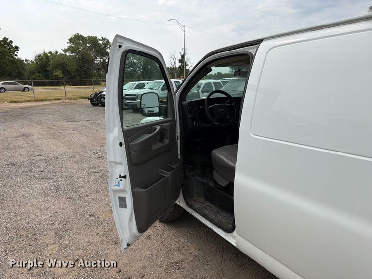 image for item EX4073 2015 Chevrolet Express 2500 van