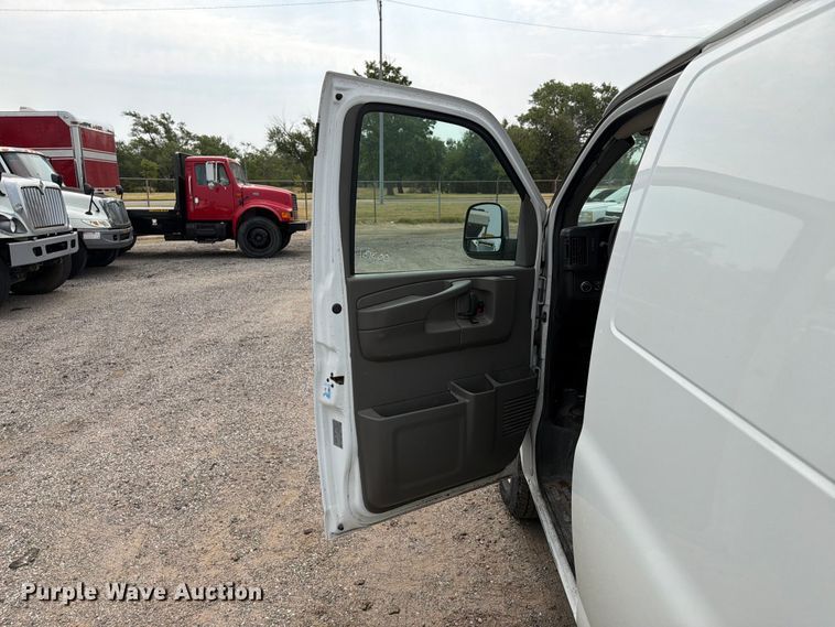image for item EX4073 2015 Chevrolet Express 2500 van