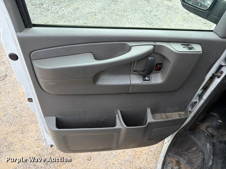 image for item EX4073 2015 Chevrolet Express 2500 van