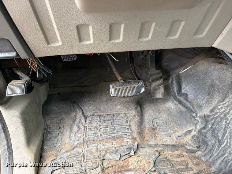 image for item EX4074 2008 Ford F250 Super Duty Ext. Cab utility bed pickup truck
