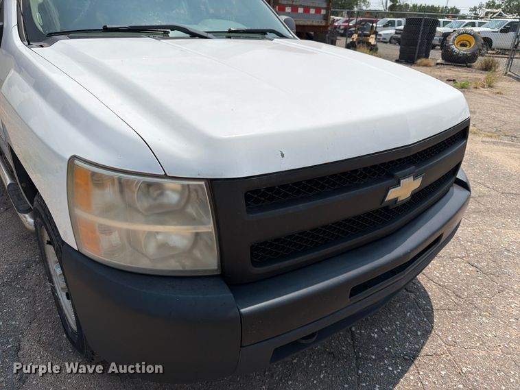 image for item EX4075 2011 Chevrolet Silverado 1500 Crew Cab pickup truck