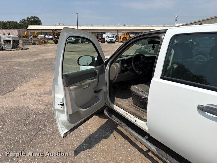 image for item EX4075 2011 Chevrolet Silverado 1500 Crew Cab pickup truck