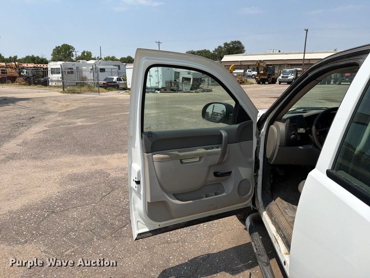 image for item EX4075 2011 Chevrolet Silverado 1500 Crew Cab pickup truck